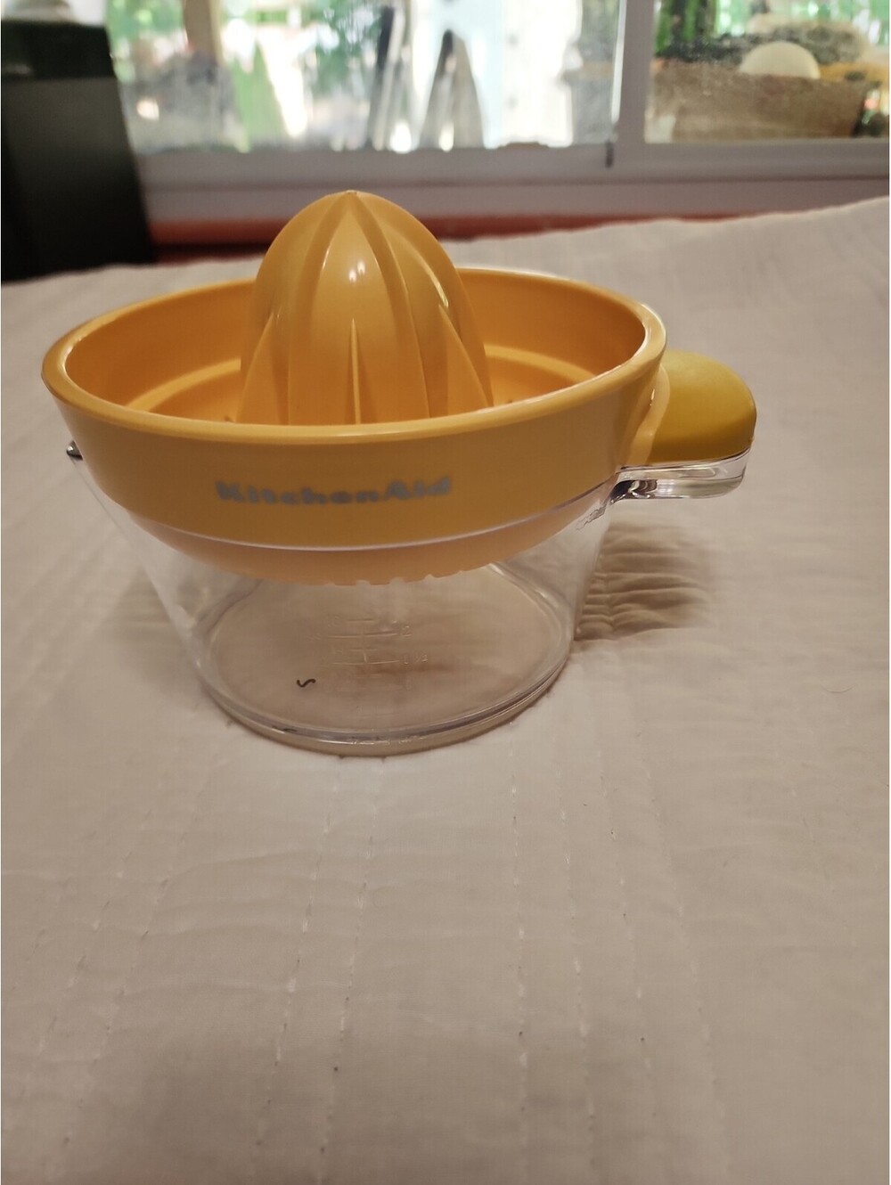 KitchenAid Citrus Juicer Clear Measuring Cup Yellow Top 18oz Dishwasher Safe EUC